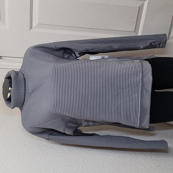 TAHARI SPORT Turtleneck Sweater - Picture 1 of 5